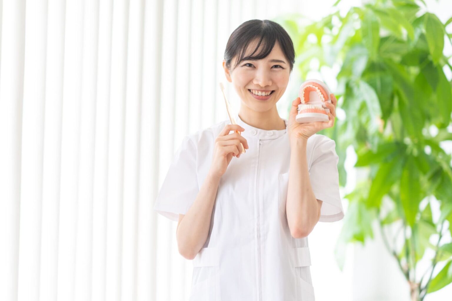 歯の定期検診は受けた方がいい?受診のメリットと検査内容、費用を解説|歯の定期検診は受けた方がいい?受診のメリットと検査内容、費用を解説