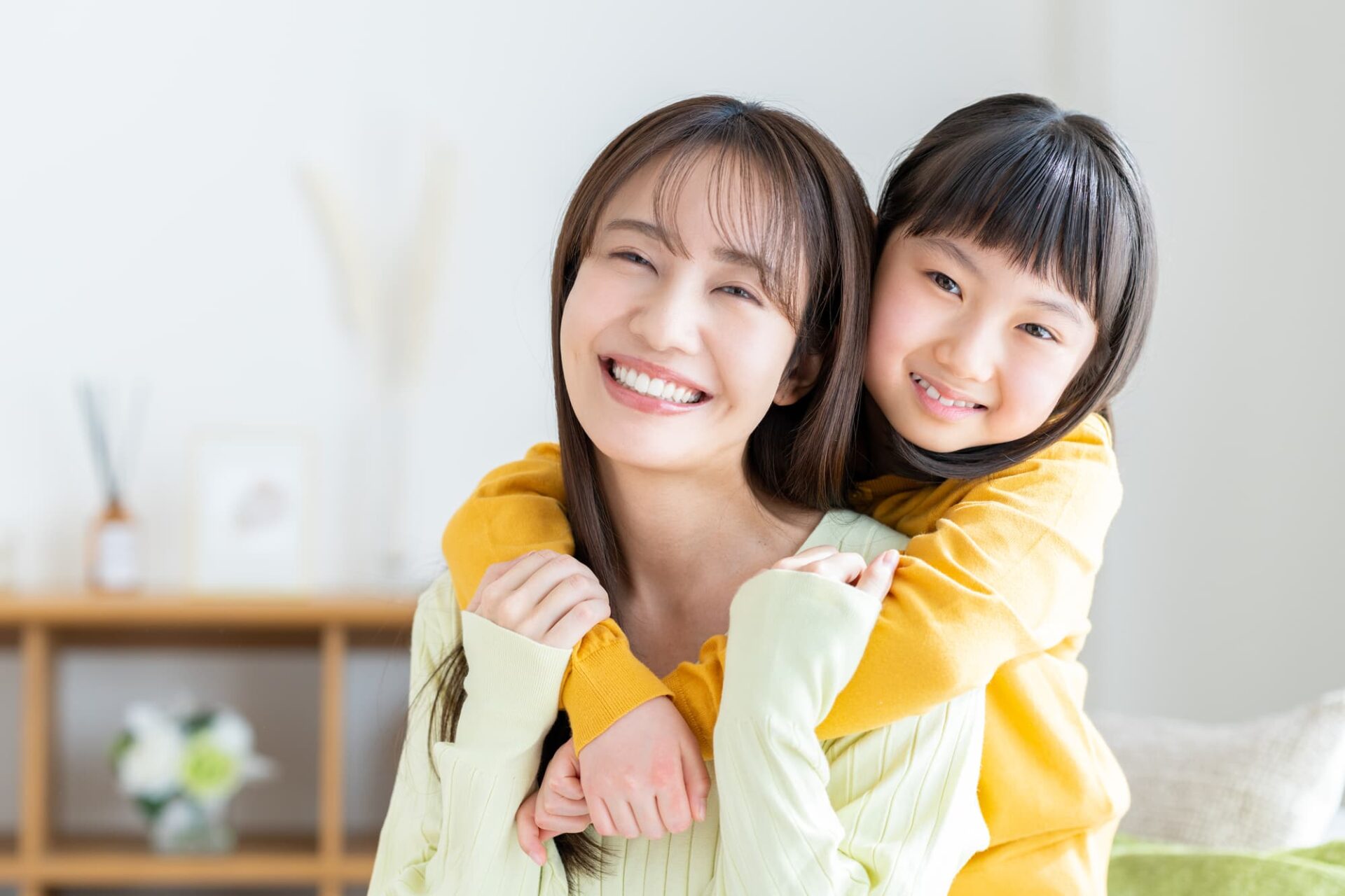 虫歯予防をして健康に過ごす親子