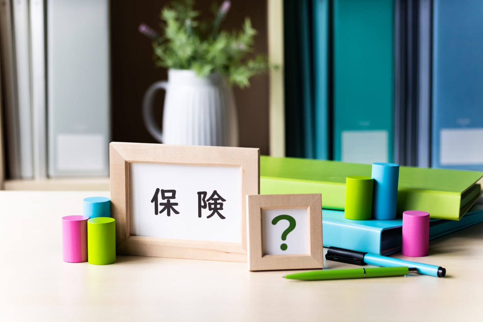 審美歯科治療は保険の適用対象になるのか説明するイメージ