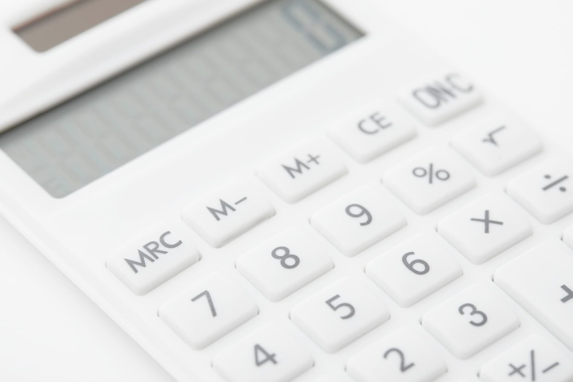 出っ歯をワイヤー矯正で治療する場合の費用イメージ