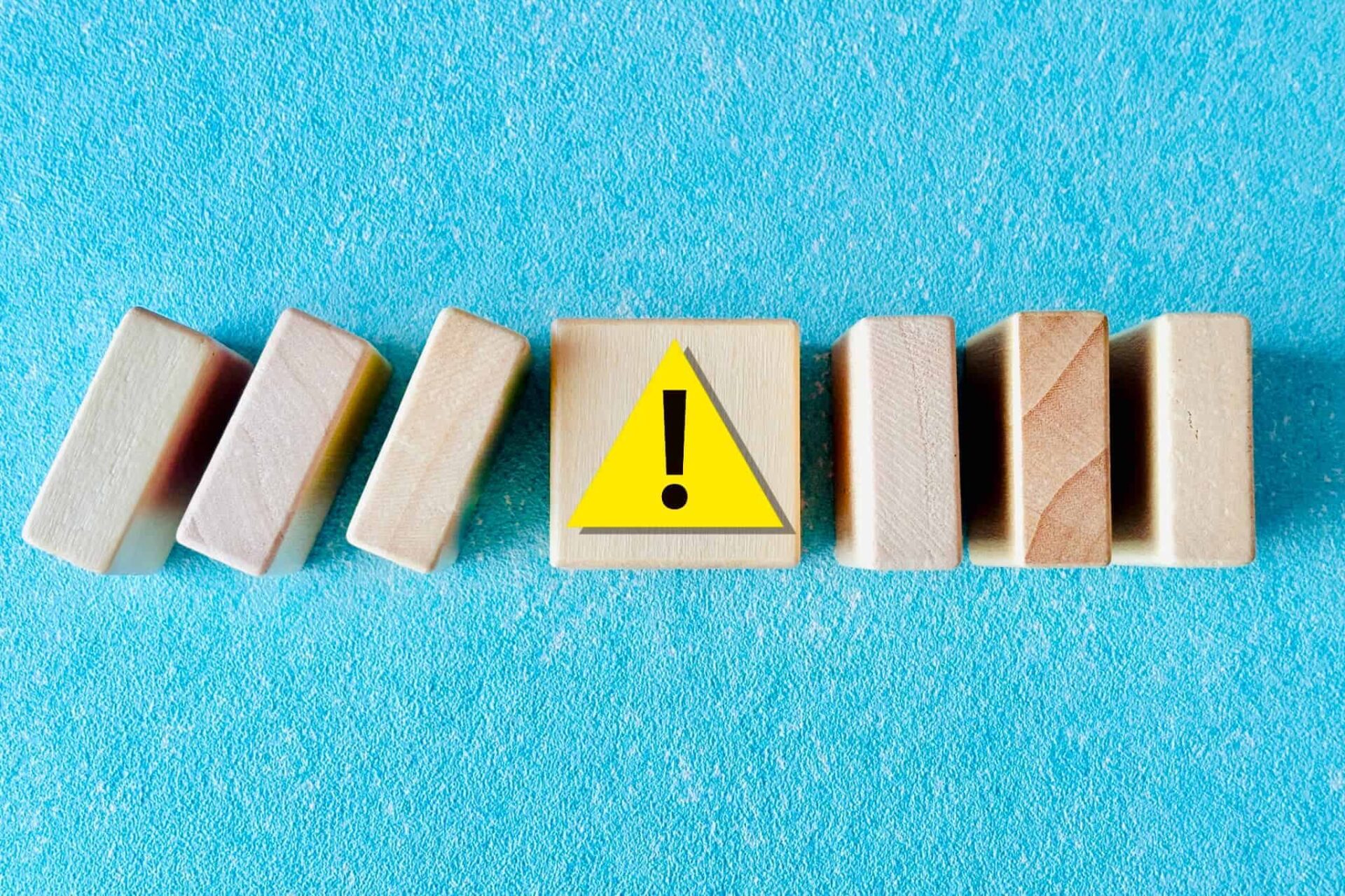 銀歯を白くする際の注意点を説明するイメージ