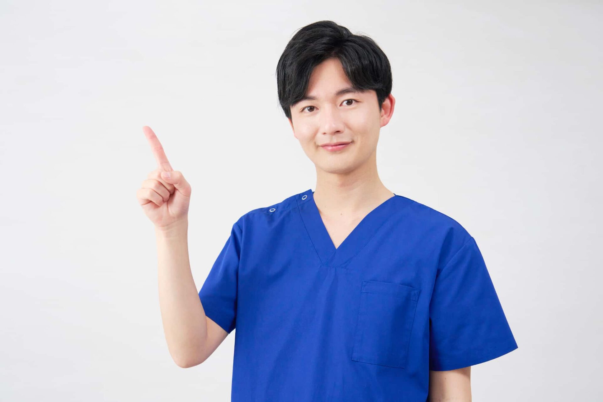 インプラント周囲炎について説明する歯科医