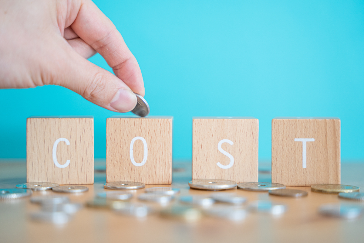 大人がすきっ歯を矯正するのにかかる費用