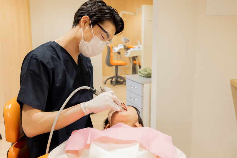 虫歯を治療しているイメージ